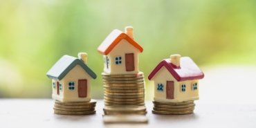 Mini,House,On,Stack,Of,Coins,,Real,Estate,Investment,,Save