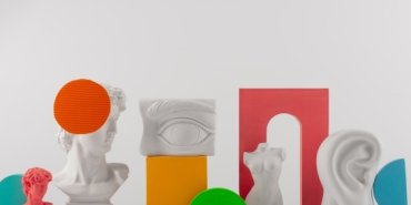 still-life-small-decorative-objects-with-vivid-colors (1)