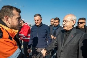 chp-lideri-kilicdaroglu-izmir-buyuksehir-in-hatay-daki-koordinasyon-merkezini-ziyaret-etti-8058