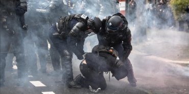 ingiltere-kralinin-fransa-ziyareti-protestolar-nedeniyle-ertelendi