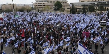 israilde-protestolara-ve-grevlere-neden-olan-yargi-duzenlemesi-ertelendi