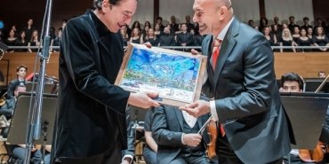 fazil-sayin-besteledigi-100-yil-marsi-ilk-kez-sahnede-seslendirildi