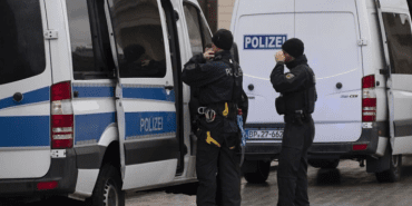 alman-polisi-sabah-avrupa-gazetesinden-iki-gazeteciyi-gozaltina-aldi