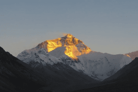 cinli-arastirma-ekibi-everest-daginin-zirvesine-ulasti