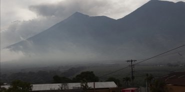 fuego-yanardaginin-faaliyete-gectigi-bolgede-1054-kisi-tahliye-edildi