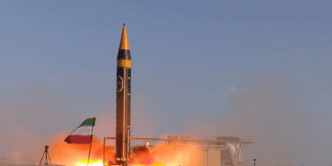iran-yeni-balistik-fuzesini-tanitti