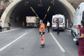 izmir-bayrakli-tunellerinde-cikan-yanginda-bir-tir-kullanilamaz-hale-geldi