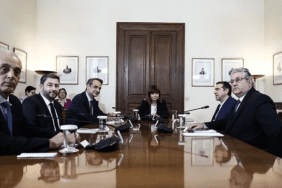 yunanistan-cumhurbaskani-parti-liderleriyle-gorustu