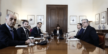 yunanistan-cumhurbaskani-parti-liderleriyle-gorustu