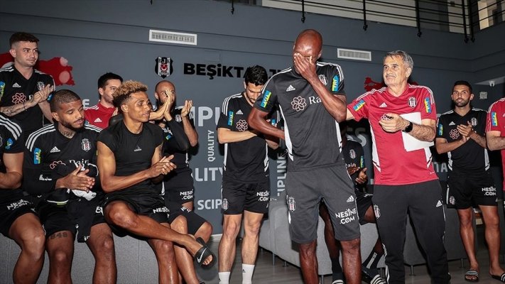 besiktasta-atiba-hutchinson-donemi-sona-eriyor