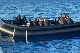 duzensiz-gocmenleri-tasiyan-teknenin-alabora-olmasi-sonucu-17-kisi-oldu