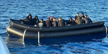 duzensiz-gocmenleri-tasiyan-teknenin-alabora-olmasi-sonucu-17-kisi-oldu