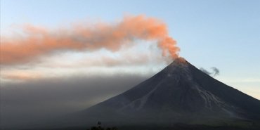 filipinlerde-mayon-yanardagi-cevresinde-alarm-verildi