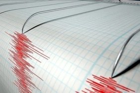 kusadasi-korfezinde-42-buyuklugunde-deprem