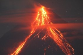 mayon-yanardagindaki-lav-akintilari-25-kilometre-mesafeye-ulasti