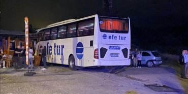 zonguldakta-yolcu-otobusu-ile-otomobil-carpisti-2-kisi-hayatini-kaybetti