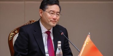 cin-disisleri-bakaninin-3-haftadir-halkin-karsisina-cikmamasina-dair-soru-isaretleri-suruyor