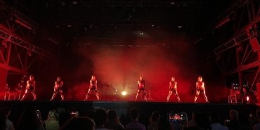 dunyaca-unlu-keman-virtuozu-lindsey-stirling-istanbulda-sahne-aldi