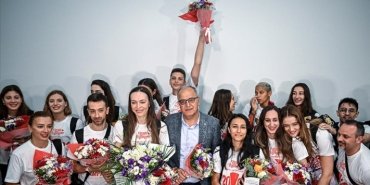 fivb-milletler-ligi-sampiyonu-filenin-sultanlari-istanbula-dondu