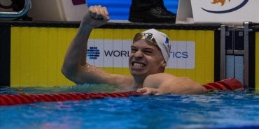 leon-marchand-400-metre-karisikta-michael-phelpsin-15-yillik-dunya-rekorunu-kirdi