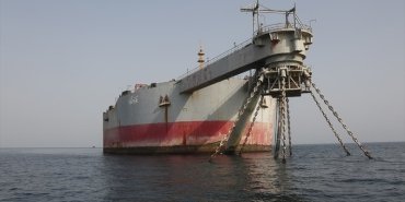 tehlike-arz-eden-safer-tankerindeki-petrolun-ucte-biri-tahliye-edildi