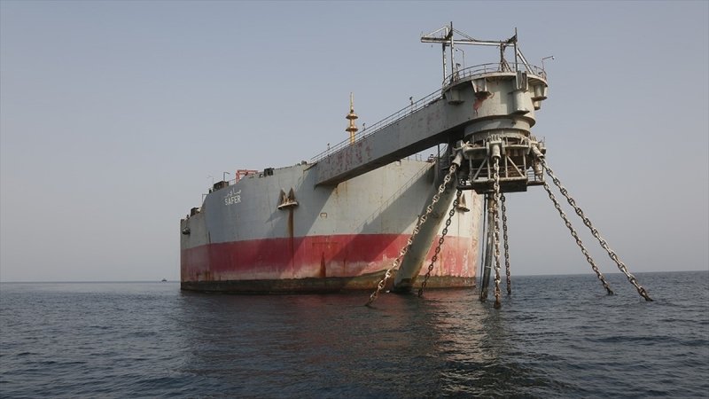 tehlike-arz-eden-safer-tankerindeki-petrolun-ucte-biri-tahliye-edildi