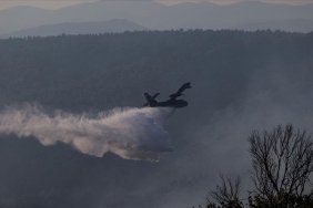 Çanakkale'deki orman yangınına 7 uçak ve 22 helikopterle müdahale sürüyor