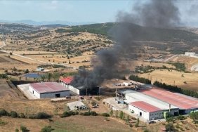 Manisa'da katı atık bertaraf tesisinde çıkan yangına müdahale ediliyor