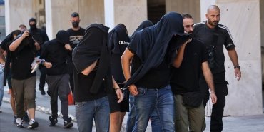 Taraftarlar arasında bir kişinin yaşamını yitirdiği kavgada gözaltına alınan 105 şüpheli tutuklu yargılanacak