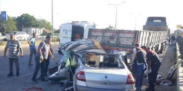bursada-tira-carpan-otomobildeki-4-kisi-hayatini-kaybetti-2-kisi-yaralandi
