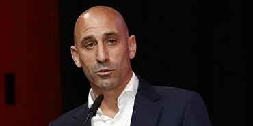 fifa-ispanya-futbol-federasyonu-baskani-rubialesi-gecici-olarak-gorevden-aldi