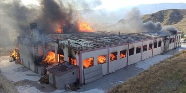 kastamonuda-kapi-fabrikasinda-yangin-cikti