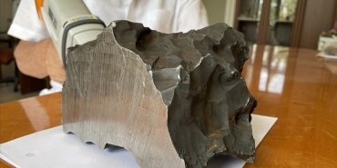 agriya-42-yil-once-dusen-gok-tasi-firat-universitesinde-yeniden-inceleniyor