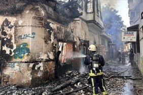 antalyada-cikan-yanginda-iki-metruk-bina-mustakil-ev-ve-apartman-zarar-gordu