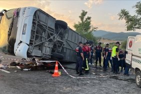 denizlide-kum-yuklu-kamyon-otobuse-carpti-6-kisi-oldu-42-kisi-yaralandi
