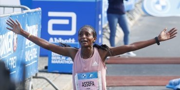 etiyopyali-atlet-berlin-maratonunda-kadinlar-dunya-rekorunu-kirdi