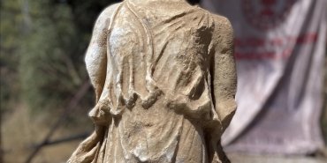 syedra-antik-kentinde-1800-yillik-ikinci-zafer-tanricasi-heykeli-bulundu