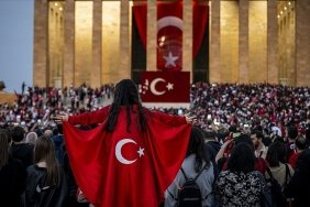 Milli Savunma Bakanlığı, 29 Ekim Cumhuriyet Bayramı dolayısıyla Anıtkabir'i 1 milyon 182 bin 425 kişinin ziyaret ettiğini ve yeni bir rekorun kırıldığını bildirdi.