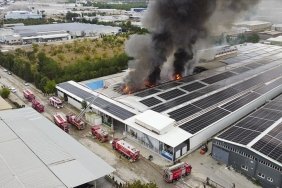 Uşak'ta iki tekstil fabrikasında hasara yol açan yangın kontrol altına alındı