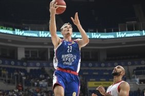 anadolu-efes-cumhuriyetin-100-yilina-ozel-forma-ile-sahaya-cikacak