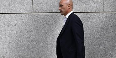fifadan-eski-ispanya-futbol-federasyonu-baskani-rubialese-uc-yil-men-cezasi