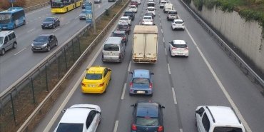 istanbulda-haftanin-ilk-gunu-trafik-yogunlugu-yasaniyor