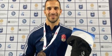 milli-eskrimci-enver-yildirimdan-tifliste-bronz-madalya