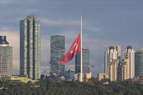 milli-yas-ilaninin-ardindan-turkiyede-bayraklar-yariya-indirildi