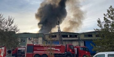Antep'teki Geri Dönüşüm Fabrikasında Çıkan Yangın Kontrol Altına Alındı