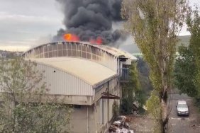 arnavutkoyde-fabrika-alevlere-teslim