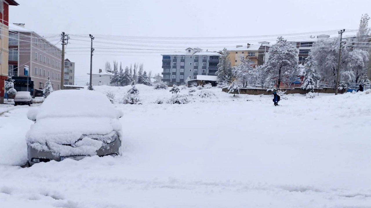gumushanede-mevsimin-ilk-kariyla-27-koy-yolu-ulasima-kapandi
