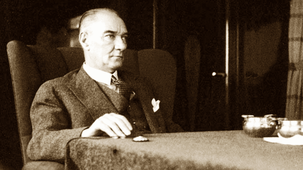 turkiye-ataturku-85-olum-yildonumunde-saygiyla-aniyor