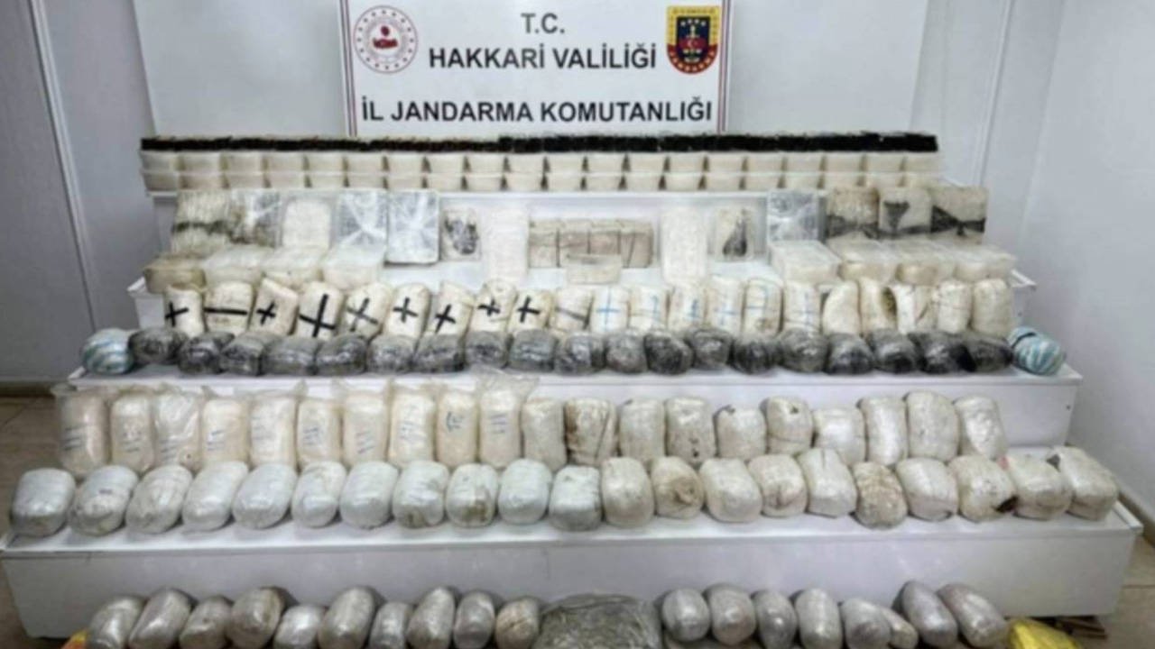 uyusturucu-operasyonunda-13-supheli-yakalandi-2-ton-uyusturucu-ele-gecirildi