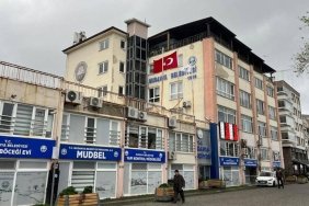 deprem-sirasinda-mudanya-belediye-binasinda-catlaklar-olustu